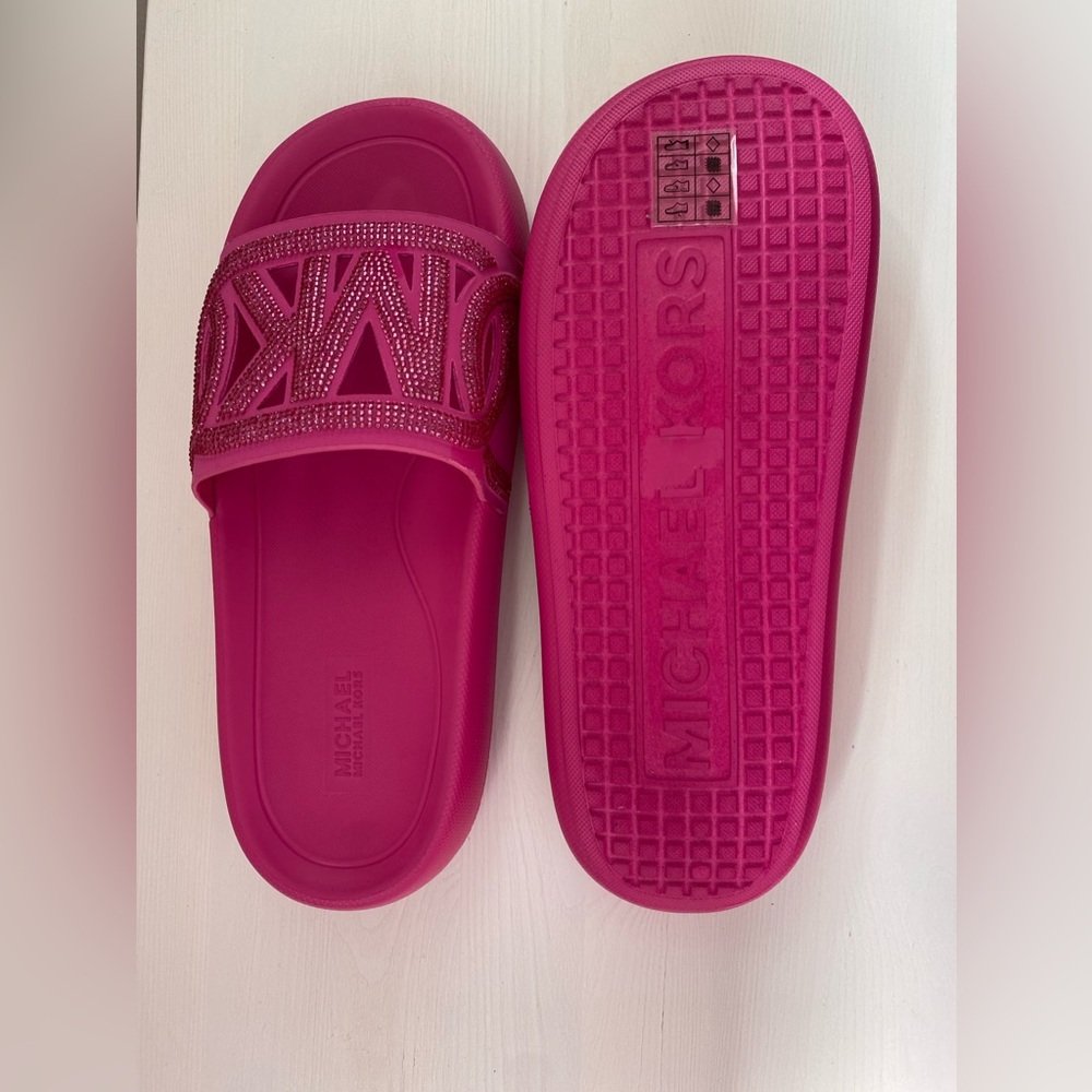 MICHAEL KORS Splash Crystal-Embellished Scuba
Slide Sandal size;8 - Picture 4 of 7